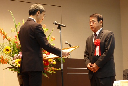 表彰状授与の様子